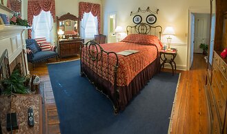 The Richard Johnston Inn & 1890 Caroline House