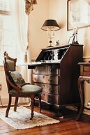 The Richard Johnston Inn & 1890 Caroline House