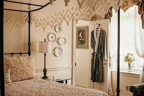 The Richard Johnston Inn & 1890 Caroline House