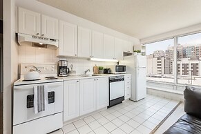 Corner Suite - Yonge & Bloor