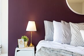 Corner Suite - Yonge & Bloor