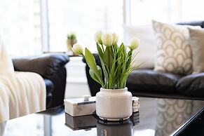 Corner Suite - Yonge & Bloor