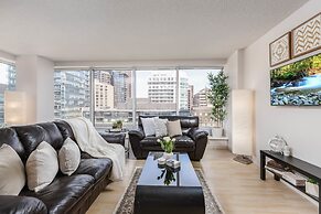 Corner Suite - Yonge & Bloor