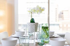 Corner Suite - Yonge & Bloor