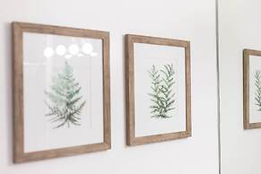 Corner Suite - Yonge & Bloor