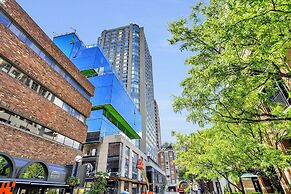 Corner Suite - Yonge & Bloor