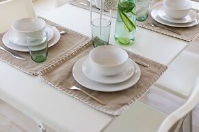 Corner Suite - Yonge & Bloor