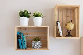 Corner Suite - Yonge & Bloor