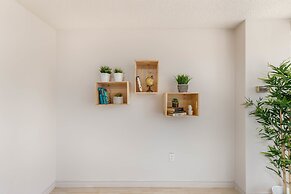 Corner Suite - Yonge & Bloor