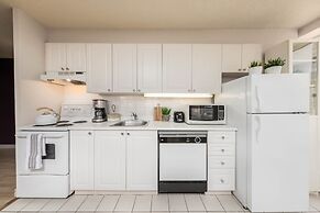 Corner Suite - Yonge & Bloor