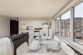 Corner Suite - Yonge & Bloor