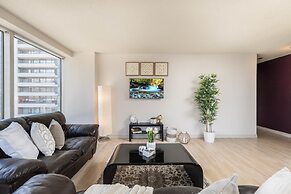 Corner Suite - Yonge & Bloor