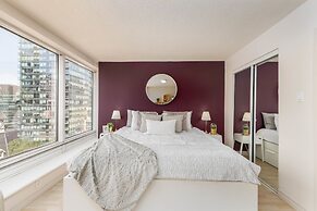 Corner Suite - Yonge & Bloor