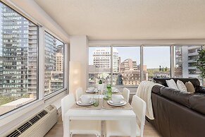 Corner Suite - Yonge & Bloor