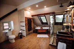 Galvanized America Inn & Art Gallery