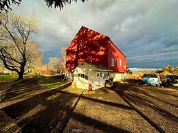 Galvanized America Inn & Art Gallery