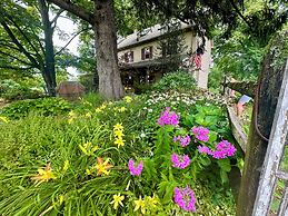 Galvanized America Inn & Art Gallery