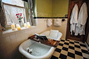 Galvanized America Inn & Art Gallery