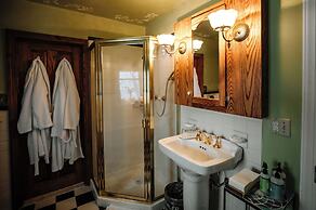 Galvanized America Inn & Art Gallery