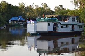Houseboat Bee Kelotok