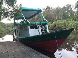 Houseboat Bee Kelotok