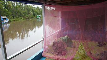 Houseboat Bee Kelotok