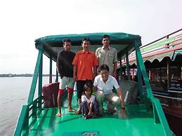 Houseboat Bee Kelotok