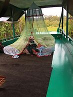 Houseboat Bee Kelotok