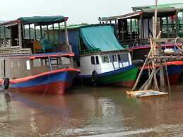Houseboat Bee Kelotok