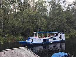 Houseboat Bee Kelotok