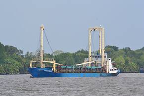 Houseboat Bee Kelotok