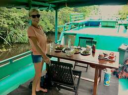 Houseboat Bee Kelotok