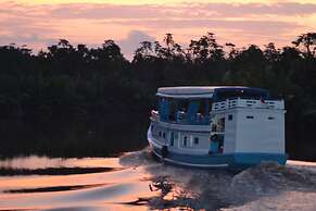 Houseboat Bee Kelotok