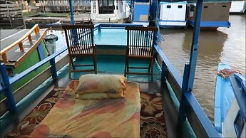 Houseboat Bee Kelotok