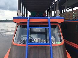 Houseboat Bee Kelotok