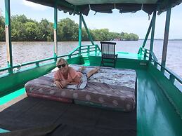 Houseboat Bee Kelotok