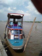 Houseboat Bee Kelotok
