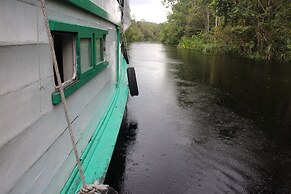 Houseboat Bee Kelotok