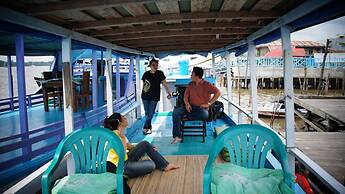 Houseboat Bee Kelotok