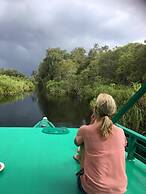 Houseboat Bee Kelotok
