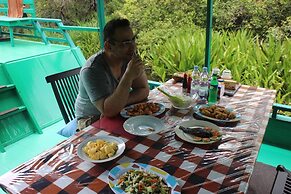 Houseboat Bee Kelotok