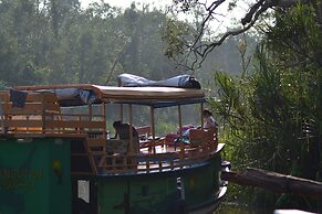 Houseboat Bee Kelotok