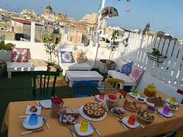 Due Passi dal Centro