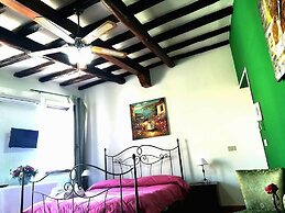 Due Passi dal Centro