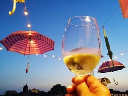 Due Passi dal Centro