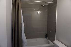 Aaira Suites at 1 York St