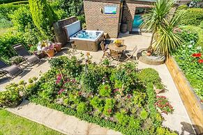 Sea View Holiday Flat - Covehurst Bay