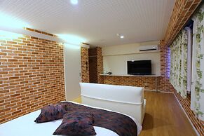 TOWN HOTEL Forty One