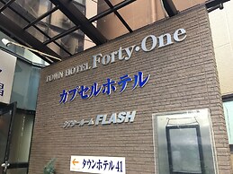 TOWN HOTEL Forty One