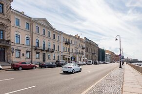 City of Rivers on English Embankment